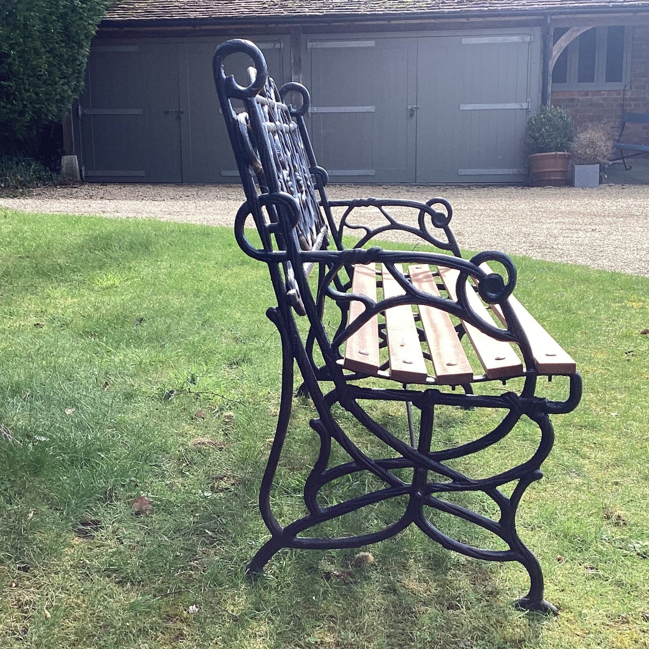 BENCH 37 BEVERLEY