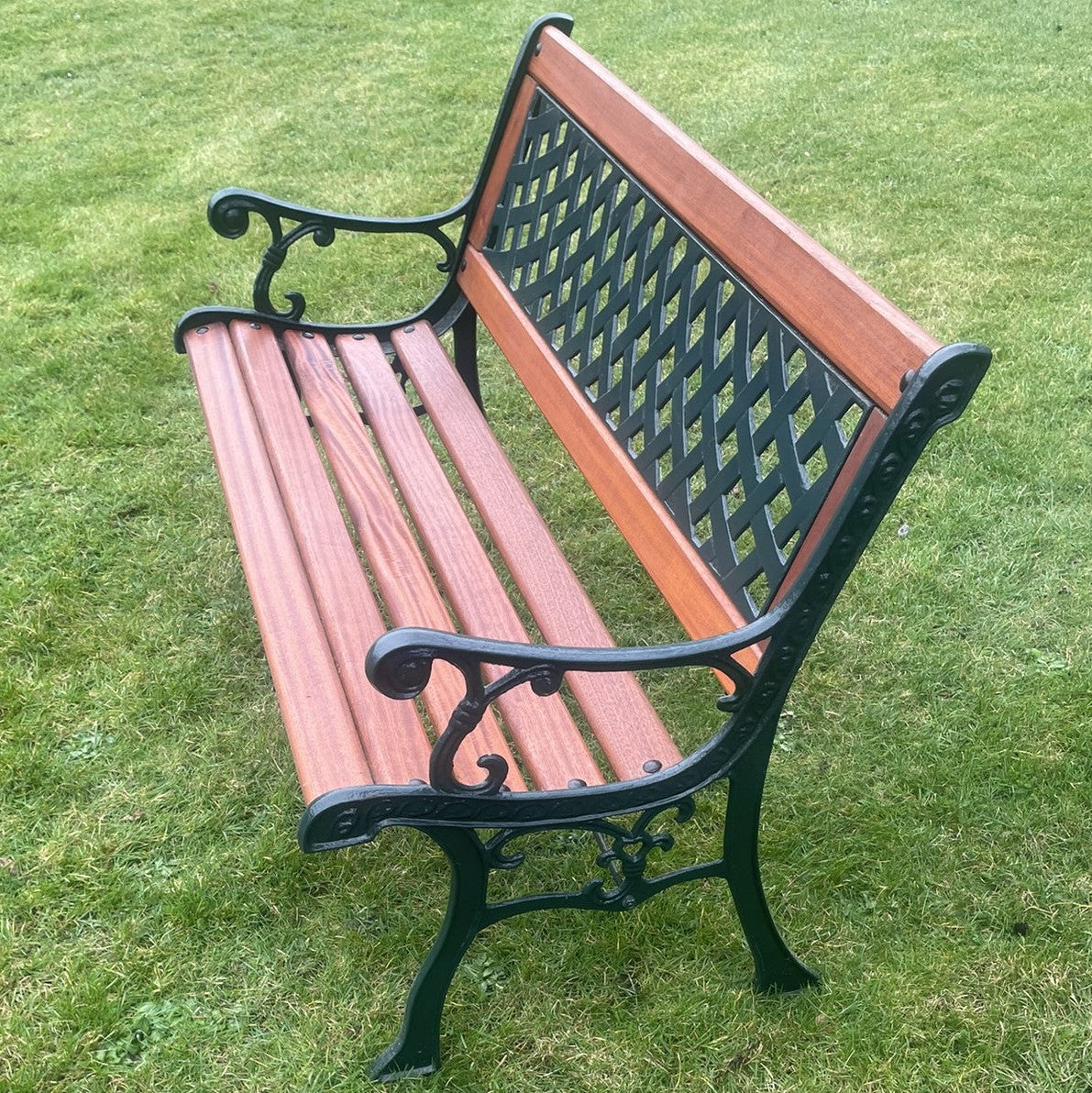 BENCH 9 LATTICE